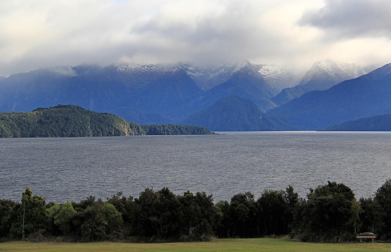 Te Anau Manapouri Lake Hotel Exteriör bild