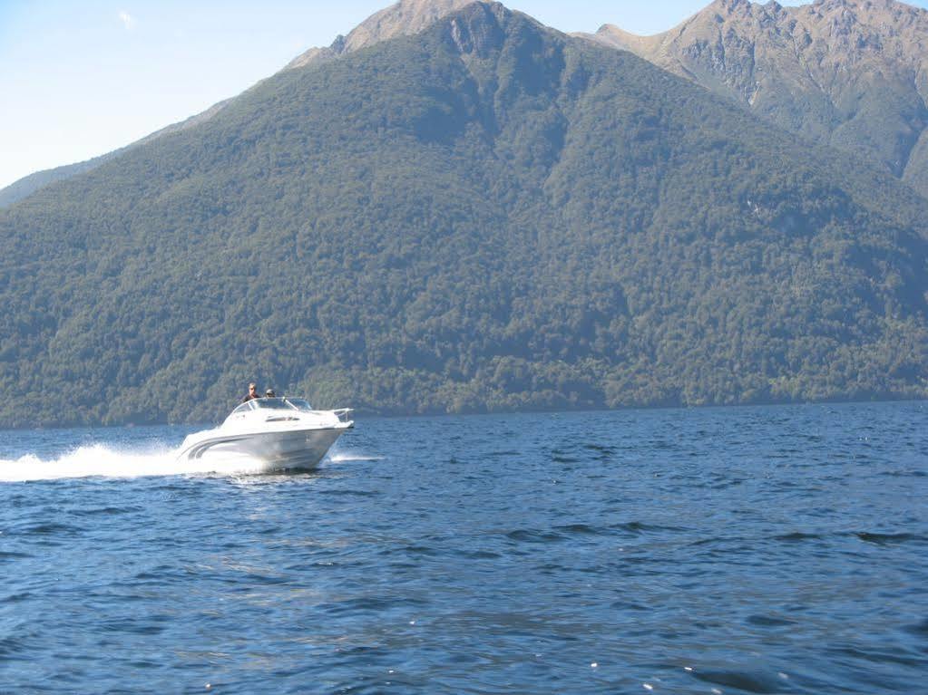 Te Anau Manapouri Lake Hotel Exteriör bild