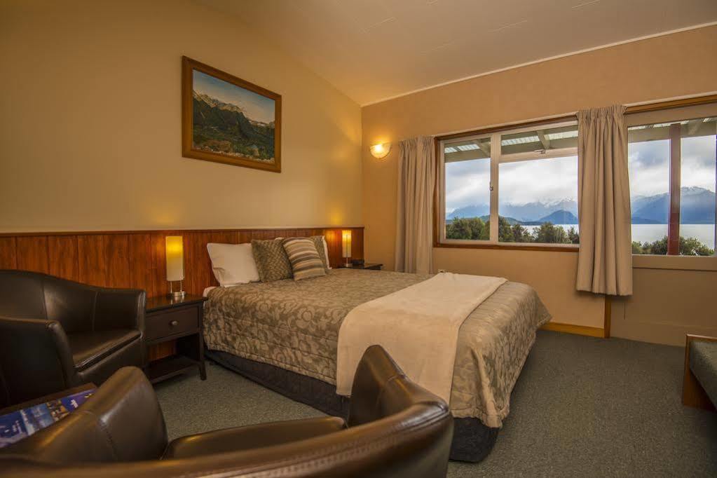 Te Anau Manapouri Lake Hotel Exteriör bild