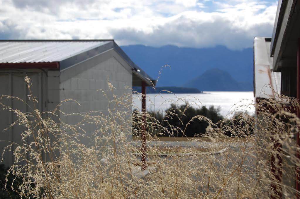 Te Anau Manapouri Lake Hotel Exteriör bild