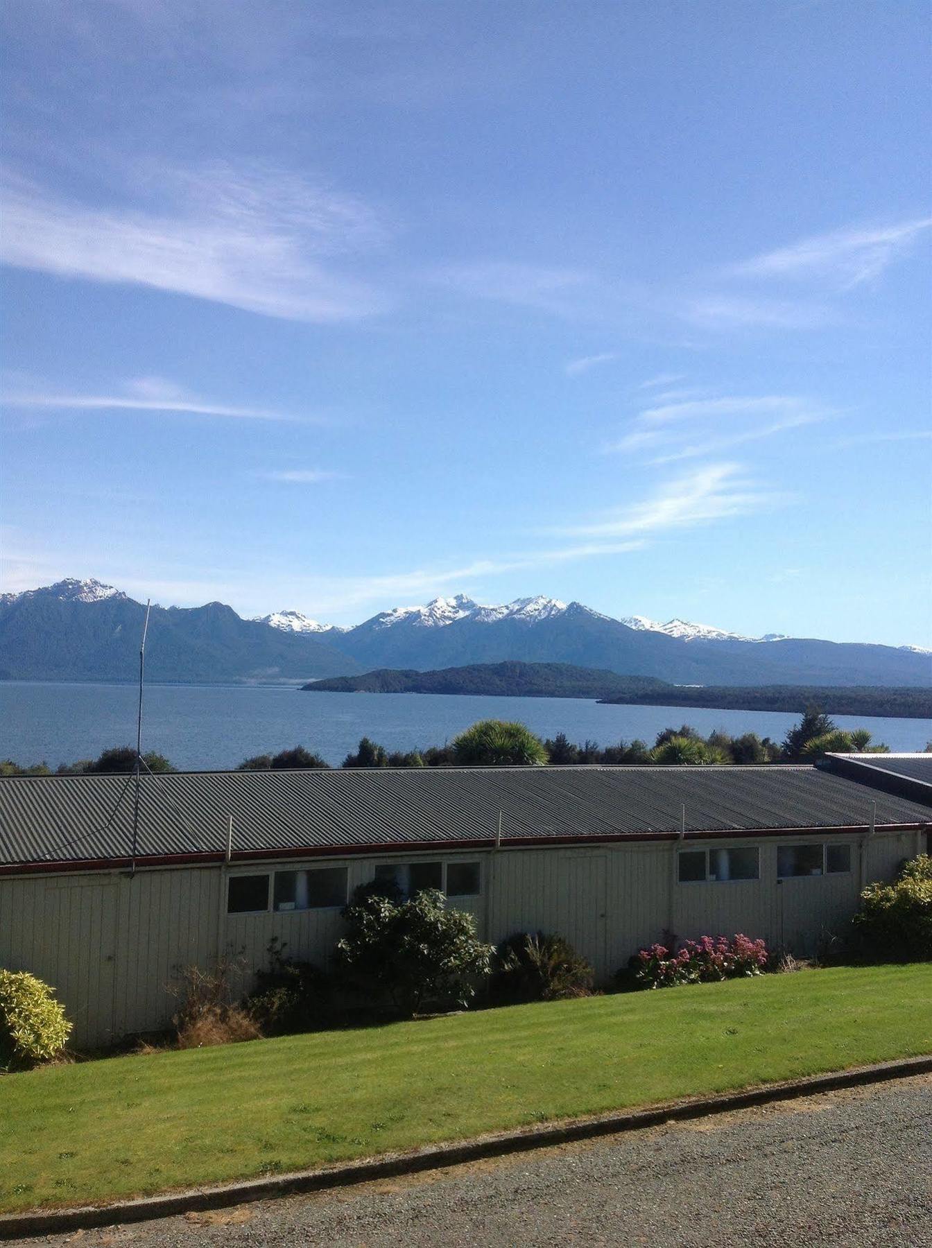Te Anau Manapouri Lake Hotel Exteriör bild