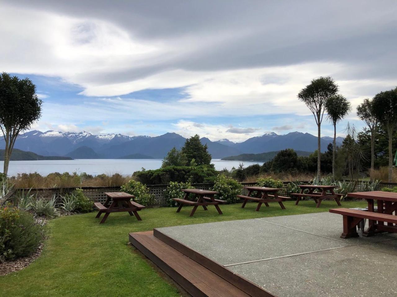 Te Anau Manapouri Lake Hotel Exteriör bild