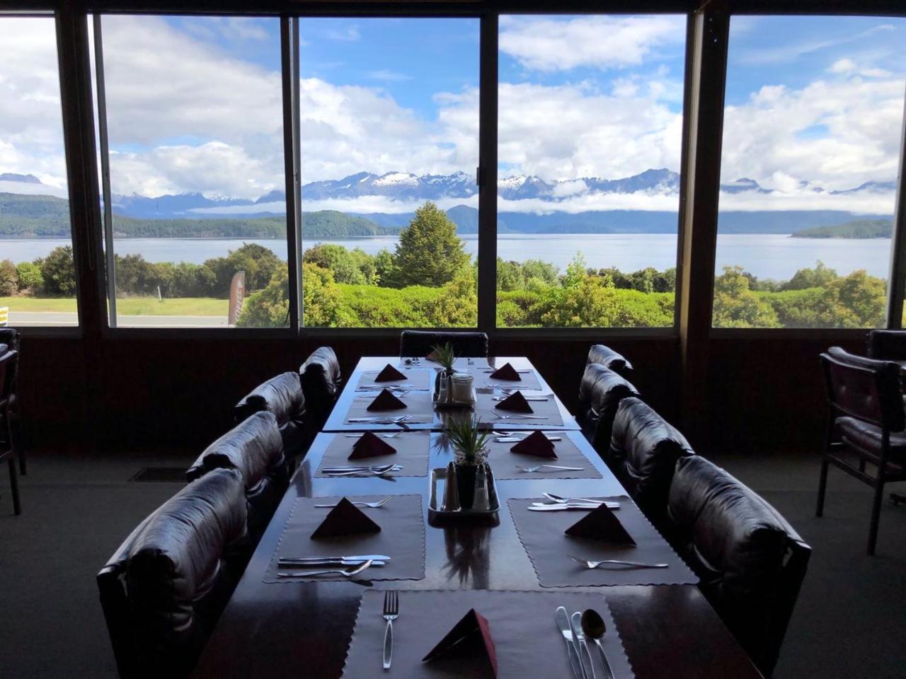 Te Anau Manapouri Lake Hotel Exteriör bild