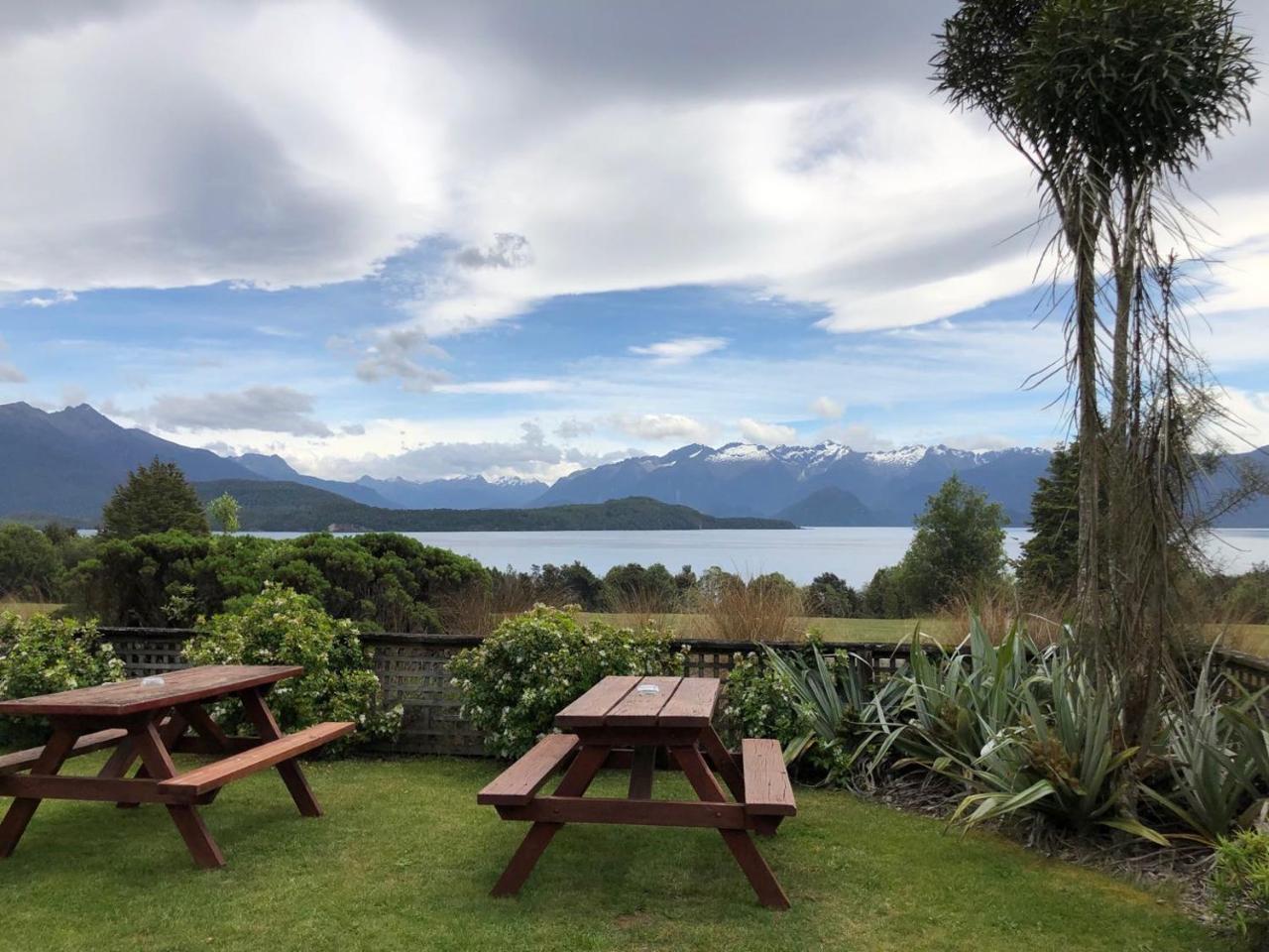 Te Anau Manapouri Lake Hotel Exteriör bild