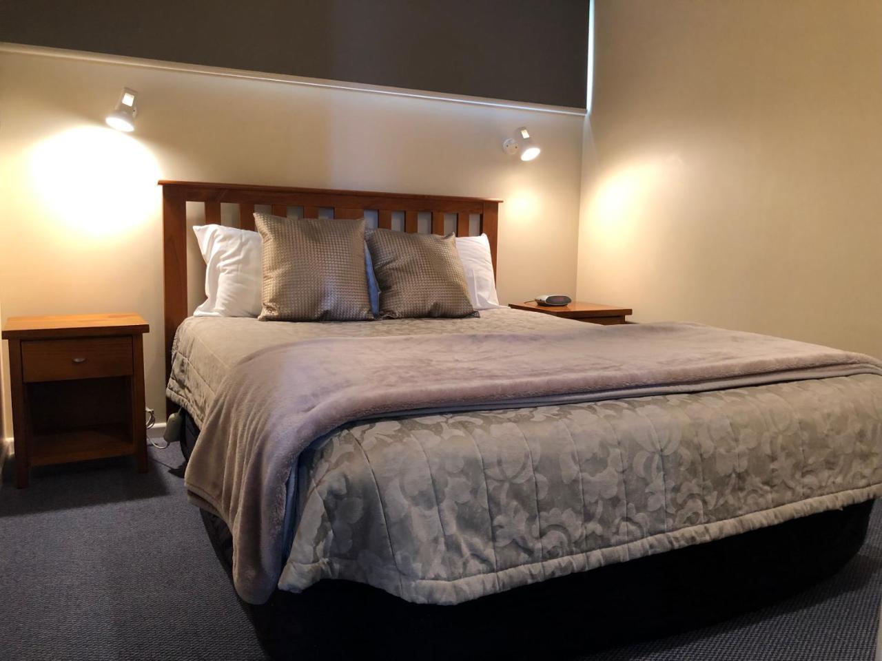 Te Anau Manapouri Lake Hotel Exteriör bild