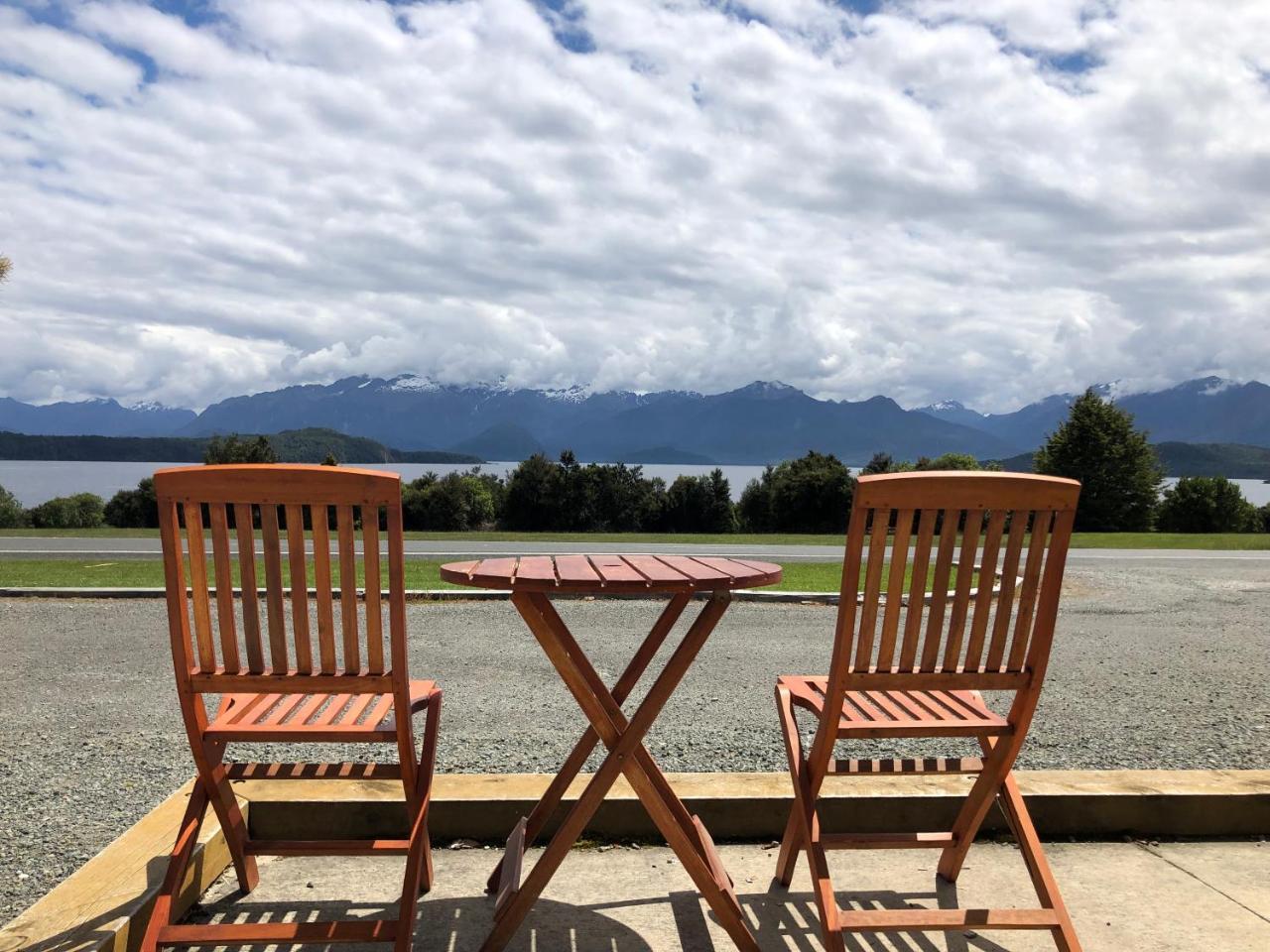 Te Anau Manapouri Lake Hotel Exteriör bild