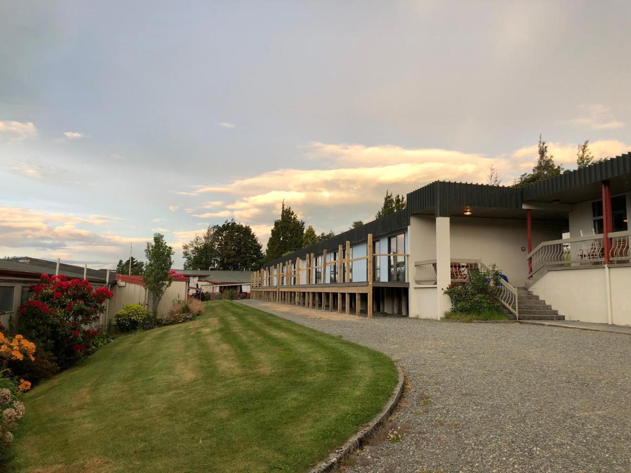 Te Anau Manapouri Lake Hotel Exteriör bild