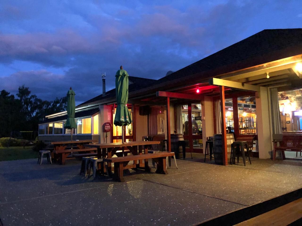 Te Anau Manapouri Lake Hotel Exteriör bild