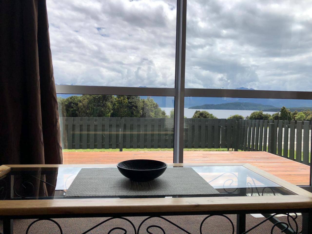 Te Anau Manapouri Lake Hotel Exteriör bild