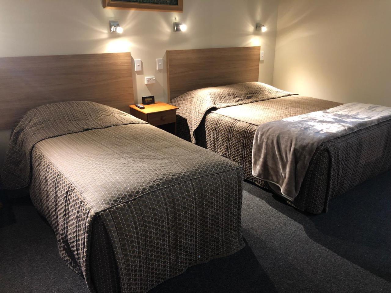 Te Anau Manapouri Lake Hotel Exteriör bild