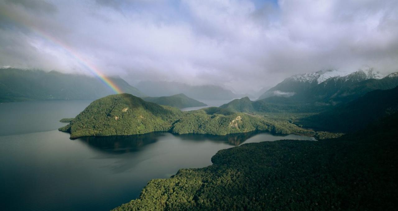 Te Anau Manapouri Lake Hotel Exteriör bild