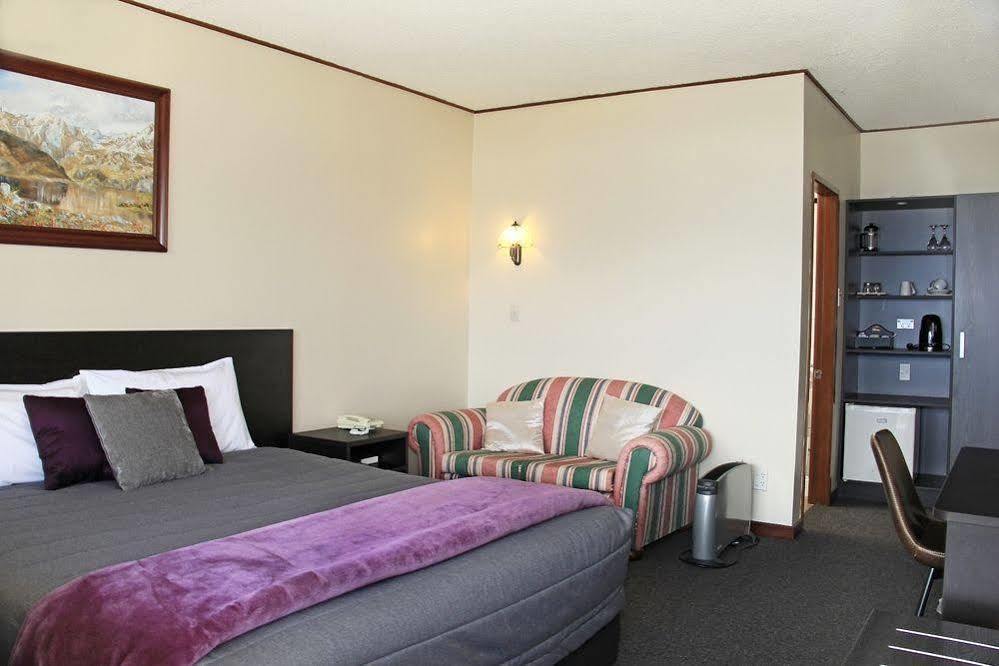 Te Anau Manapouri Lake Hotel Exteriör bild