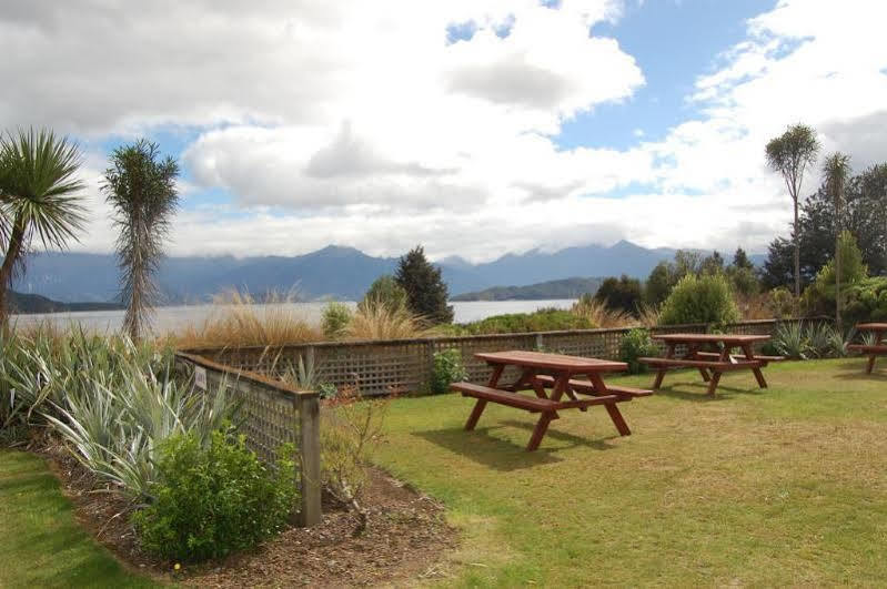 Te Anau Manapouri Lake Hotel Exteriör bild